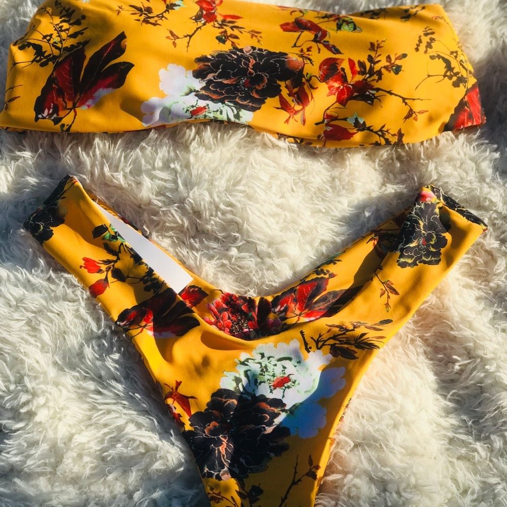 Bathing suits - Picture 2 of 3